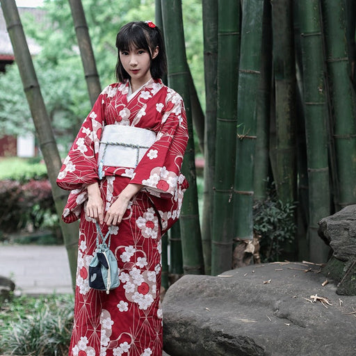 Kimono da donna lungo rosso con fiori di ciliegio | Ramen Nation