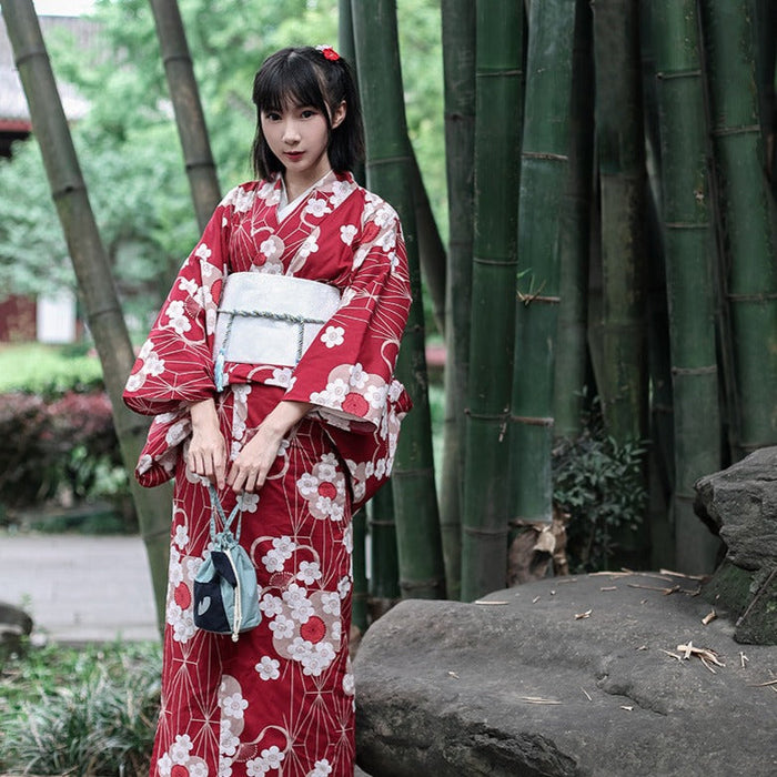 Tranquilidad Delegación anfitriona Kimono Mujer Largo Rojo Flor De Cerezo — Ramen Nation