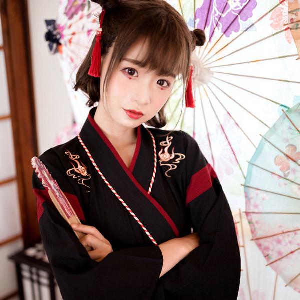 Kimono Japonais Court Femme avec Broderie | Ramen Nation