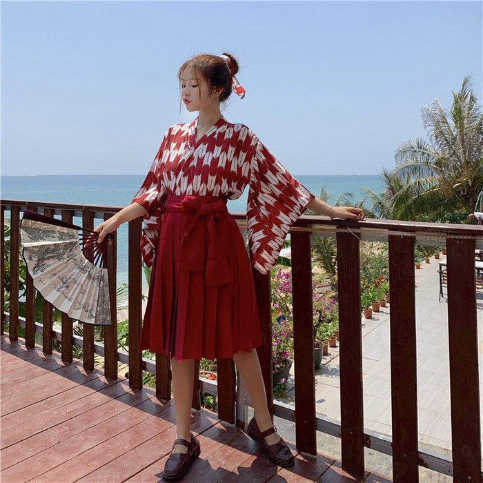 Kimono giapponese da donna corto nero e rosso | Ramen Nation