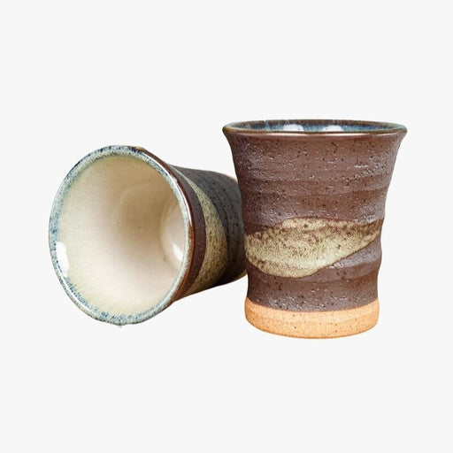 Tasses et récipients traditionnels utilisés au Japon pour boire du