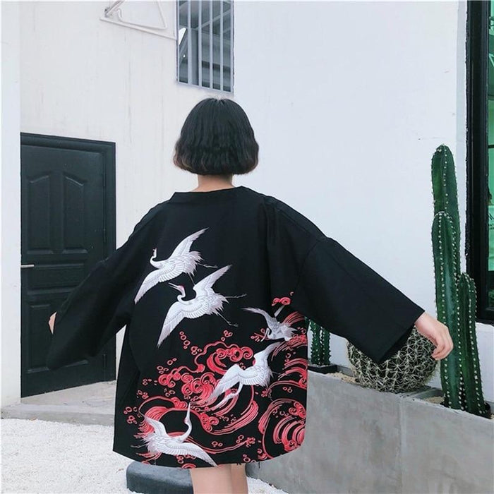 Kimono negro con diseño de grullas y olas japonesas para mujer | Ramen Nation